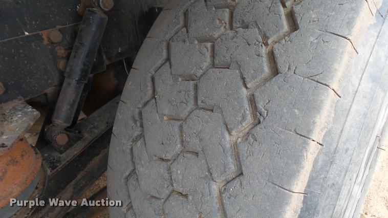 image for item DA0303 2003 Kenworth T800 mixer truck