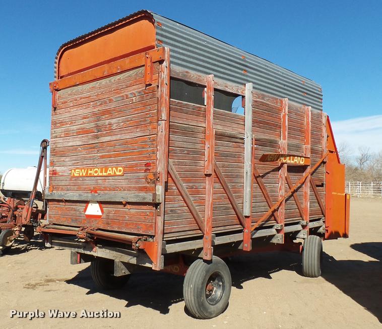 image for item DA0318 New Holland Crop Carrier 8 forage wagon