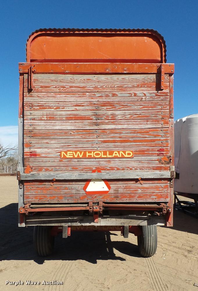 image for item DA0318 New Holland Crop Carrier 8 forage wagon