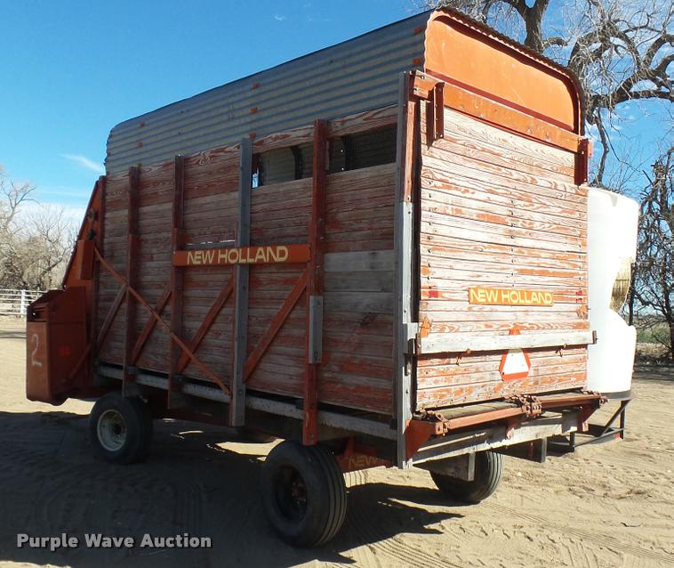 image for item DA0318 New Holland Crop Carrier 8 forage wagon