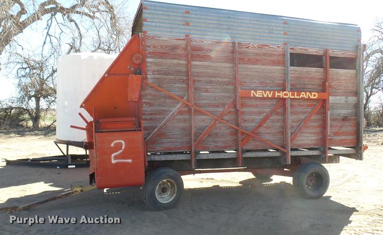 image for item DA0318 New Holland Crop Carrier 8 forage wagon