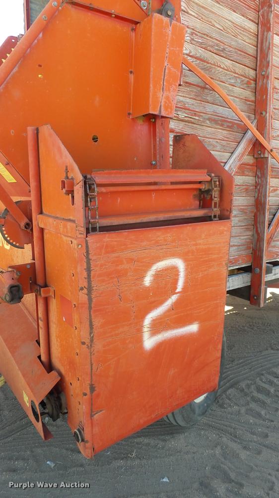 image for item DA0318 New Holland Crop Carrier 8 forage wagon