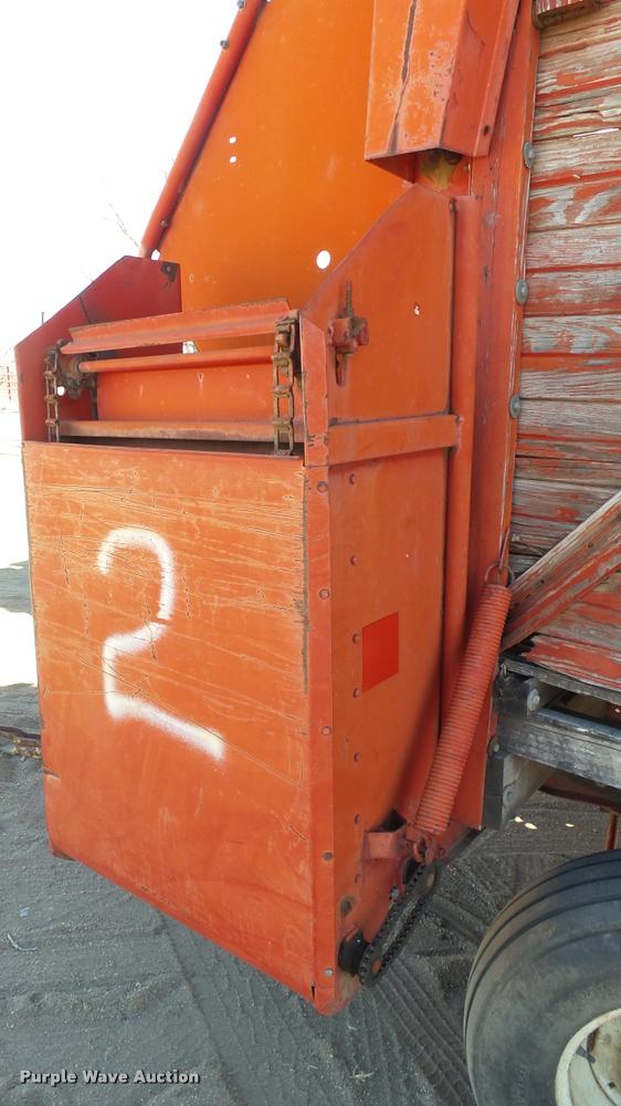 image for item DA0318 New Holland Crop Carrier 8 forage wagon