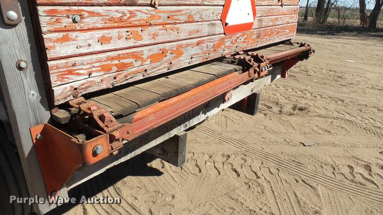 image for item DA0318 New Holland Crop Carrier 8 forage wagon