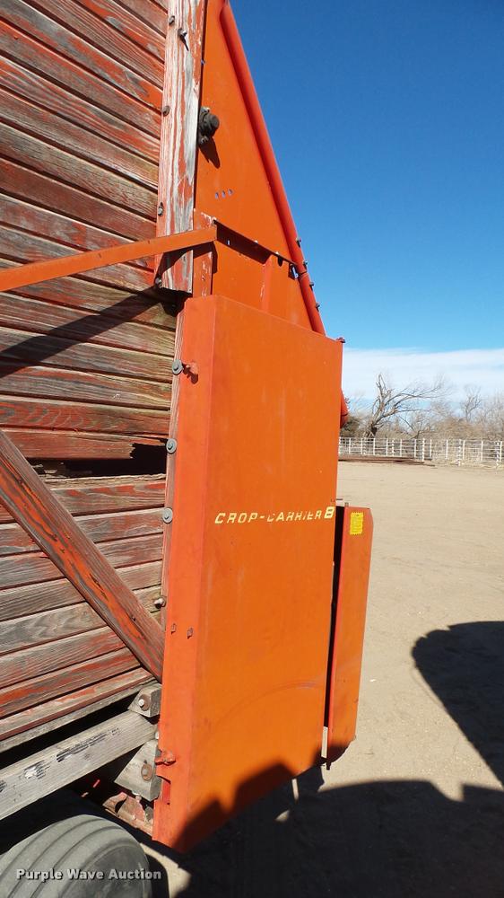 image for item DA0318 New Holland Crop Carrier 8 forage wagon