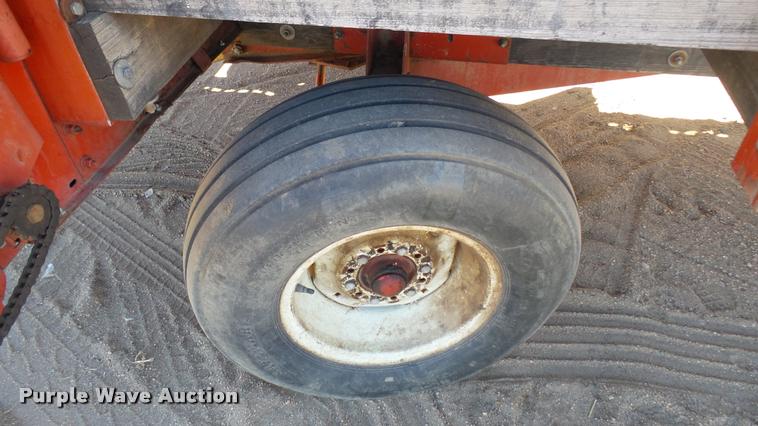 image for item DA0318 New Holland Crop Carrier 8 forage wagon