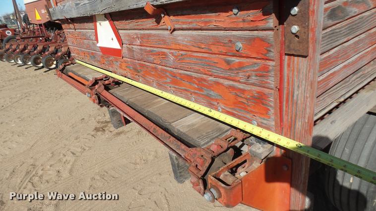 image for item DA0318 New Holland Crop Carrier 8 forage wagon