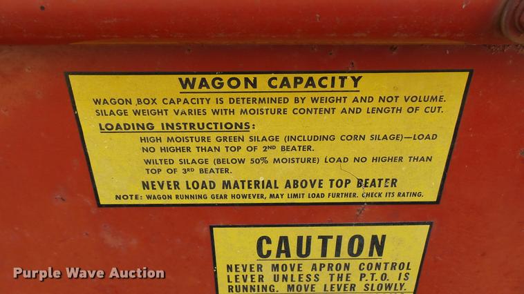 image for item DA0318 New Holland Crop Carrier 8 forage wagon