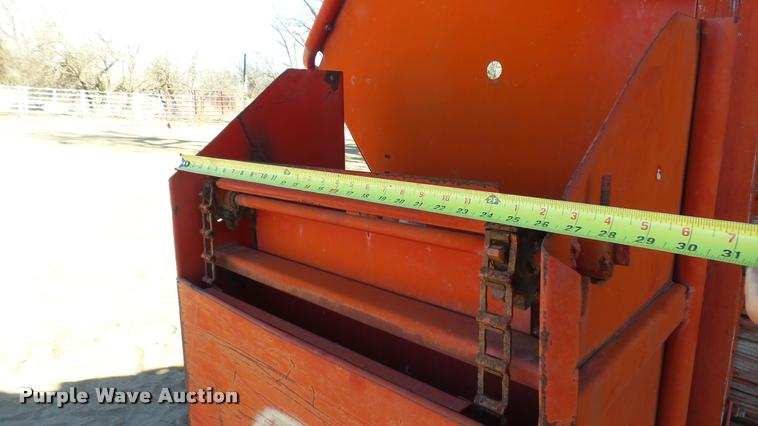 image for item DA0318 New Holland Crop Carrier 8 forage wagon