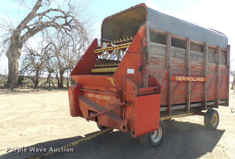 image for item DA0345 New Holland Crop Carrier 8 forage wagon