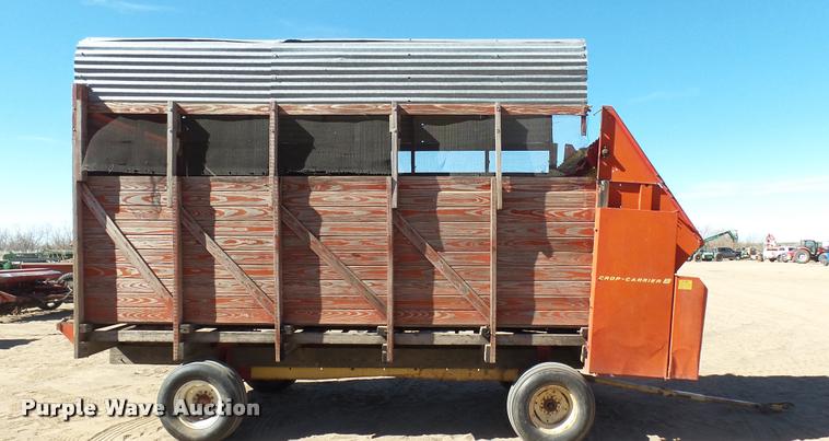 image for item DA0345 New Holland Crop Carrier 8 forage wagon