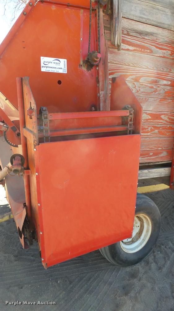 image for item DA0345 New Holland Crop Carrier 8 forage wagon