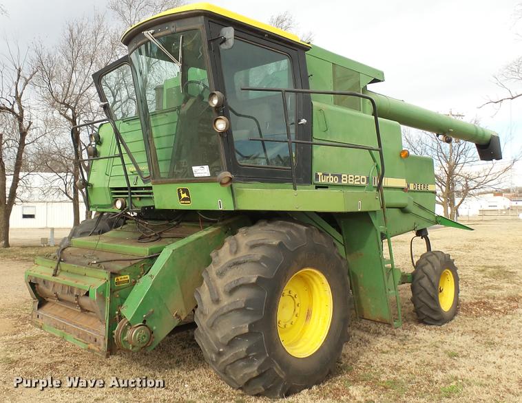 image for item DA0391 1982 John Deere 8820 Turbo combine