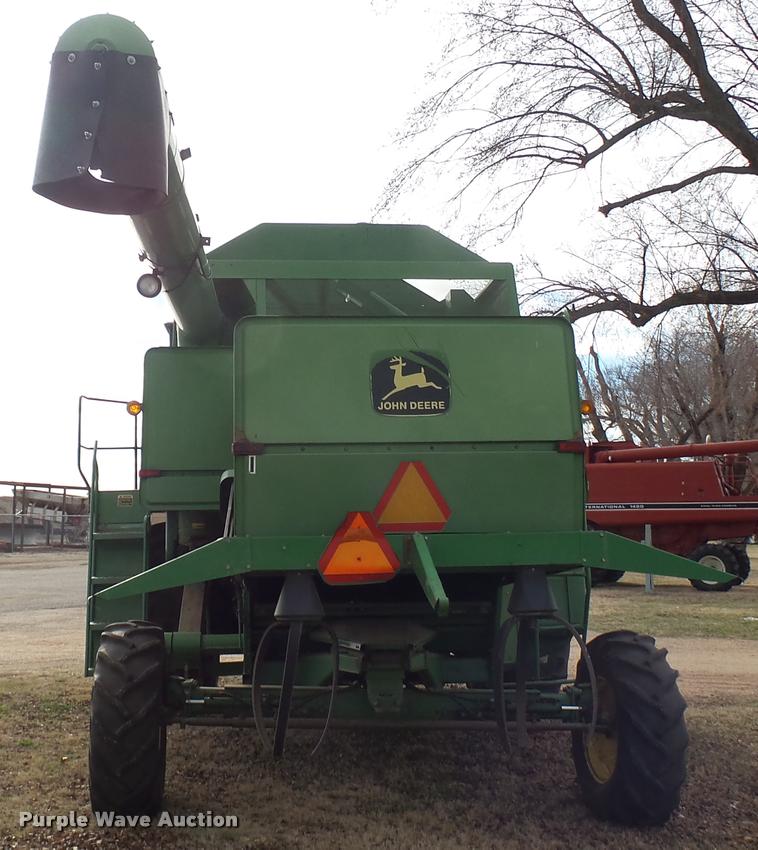 image for item DA0391 1982 John Deere 8820 Turbo combine