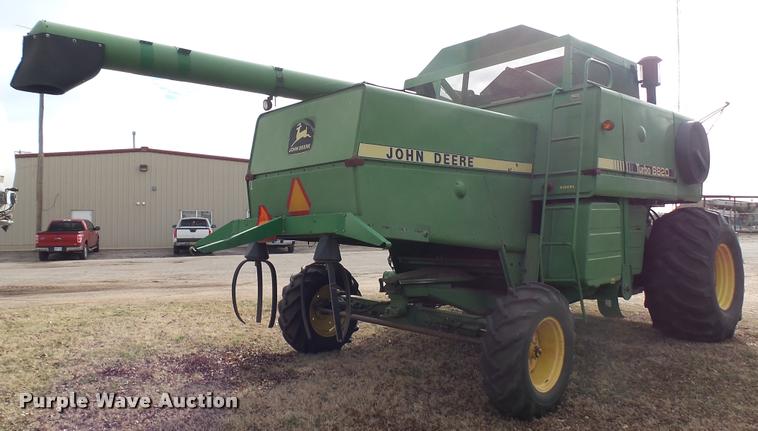 image for item DA0391 1982 John Deere 8820 Turbo combine