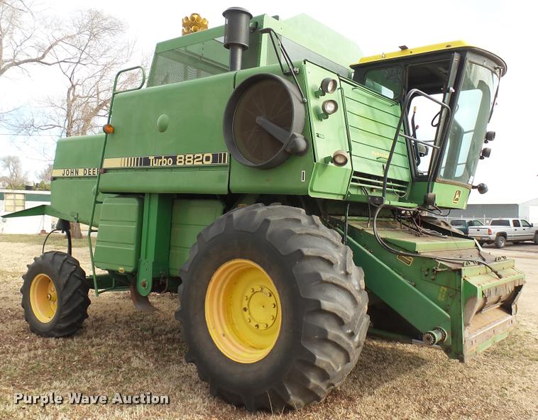 image for item DA0391 1982 John Deere 8820 Turbo combine