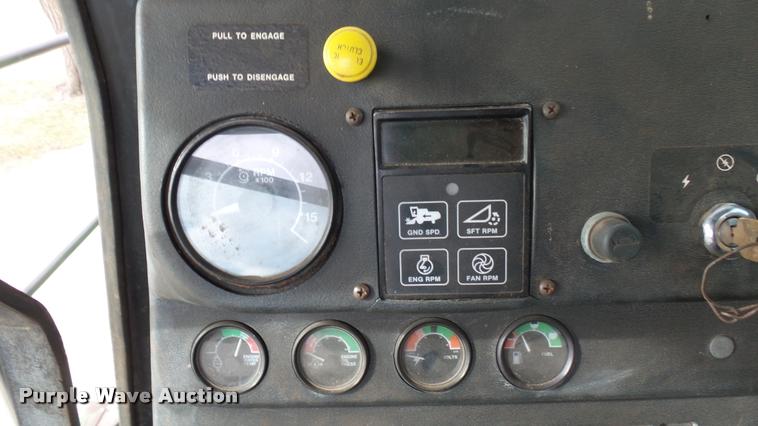 image for item DA0391 1982 John Deere 8820 Turbo combine