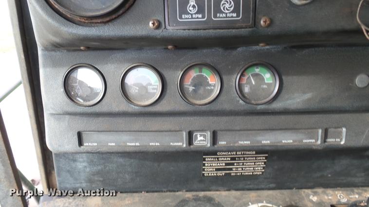 image for item DA0391 1982 John Deere 8820 Turbo combine