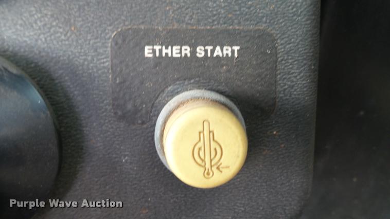 image for item DA0391 1982 John Deere 8820 Turbo combine