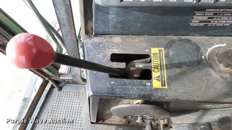 image for item DA0391 1982 John Deere 8820 Turbo combine