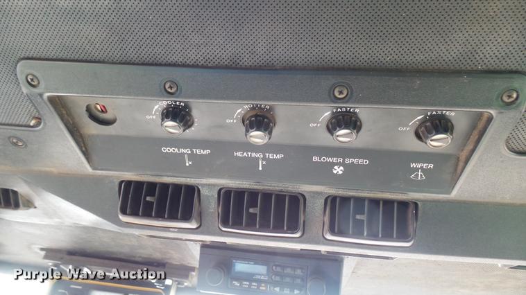 image for item DA0391 1982 John Deere 8820 Turbo combine