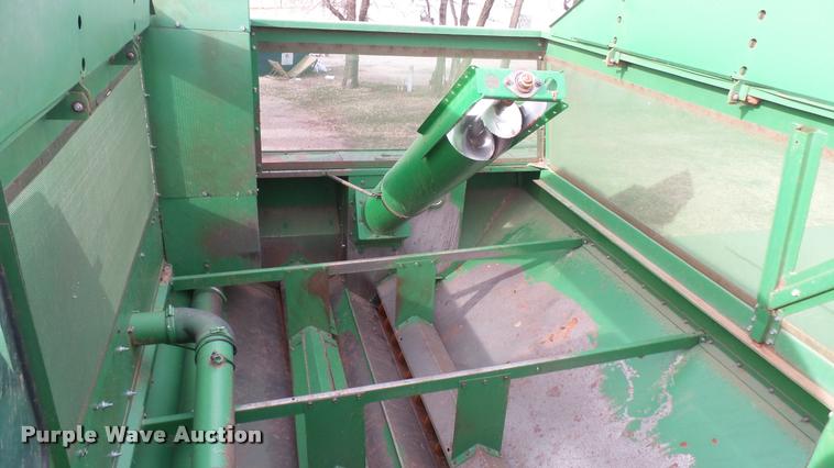 image for item DA0391 1982 John Deere 8820 Turbo combine