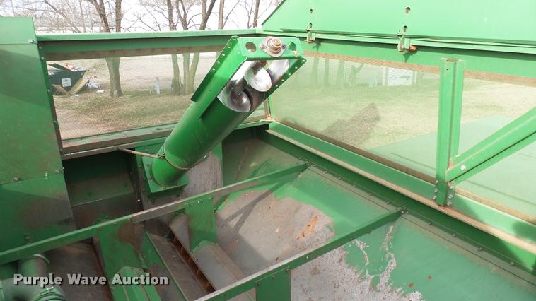 image for item DA0391 1982 John Deere 8820 Turbo combine