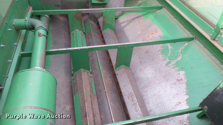 image for item DA0391 1982 John Deere 8820 Turbo combine