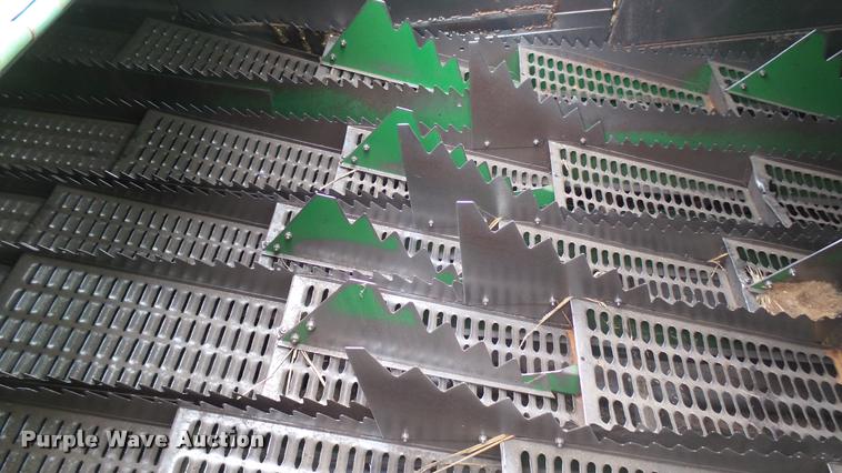 image for item DA0391 1982 John Deere 8820 Turbo combine