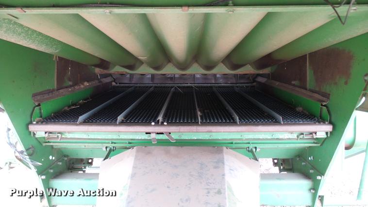 image for item DA0391 1982 John Deere 8820 Turbo combine