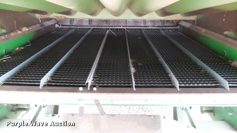 image for item DA0391 1982 John Deere 8820 Turbo combine