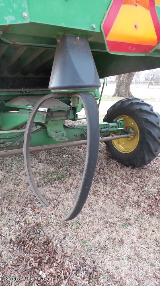 image for item DA0391 1982 John Deere 8820 Turbo combine