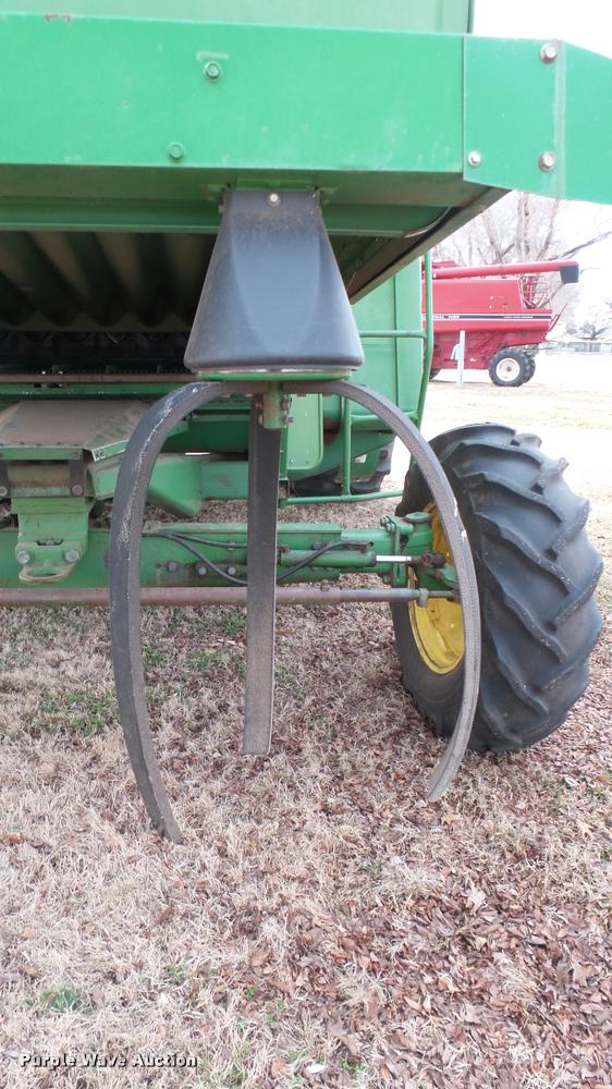image for item DA0391 1982 John Deere 8820 Turbo combine