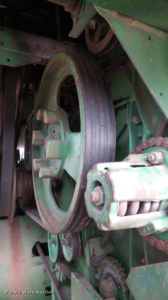 image for item DA0391 1982 John Deere 8820 Turbo combine