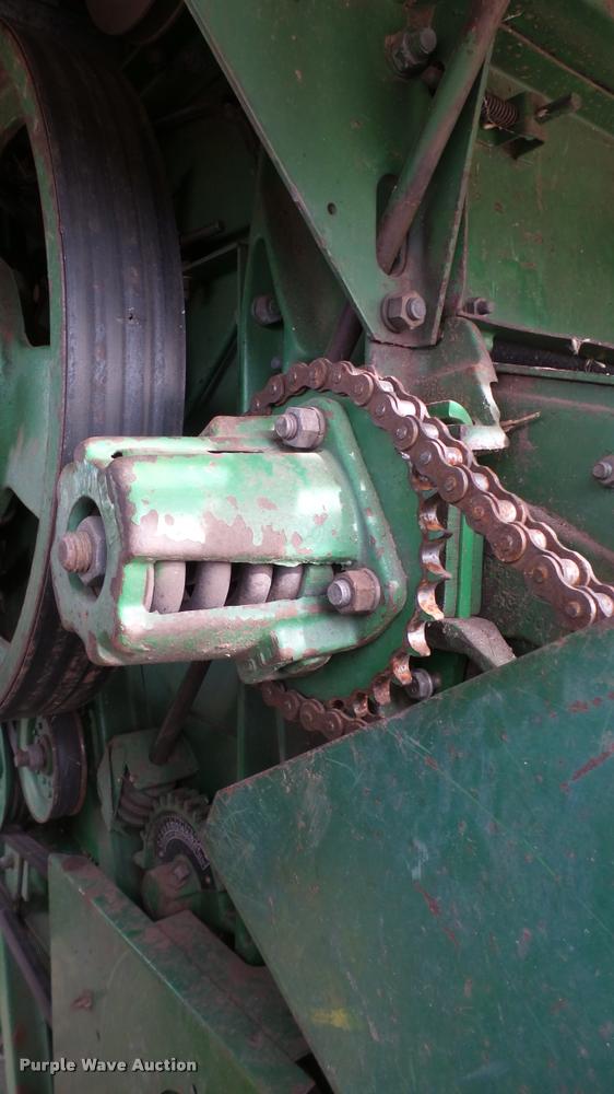 image for item DA0391 1982 John Deere 8820 Turbo combine