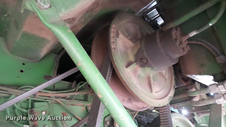 image for item DA0391 1982 John Deere 8820 Turbo combine