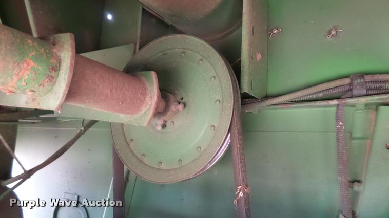 image for item DA0391 1982 John Deere 8820 Turbo combine