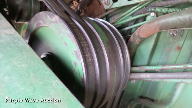 image for item DA0391 1982 John Deere 8820 Turbo combine