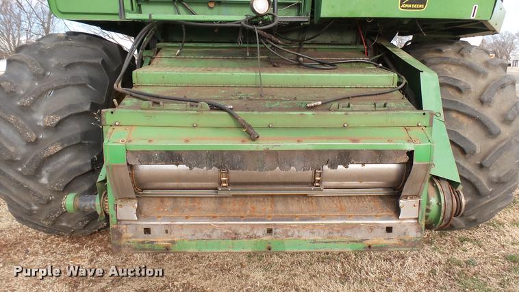 image for item DA0391 1982 John Deere 8820 Turbo combine