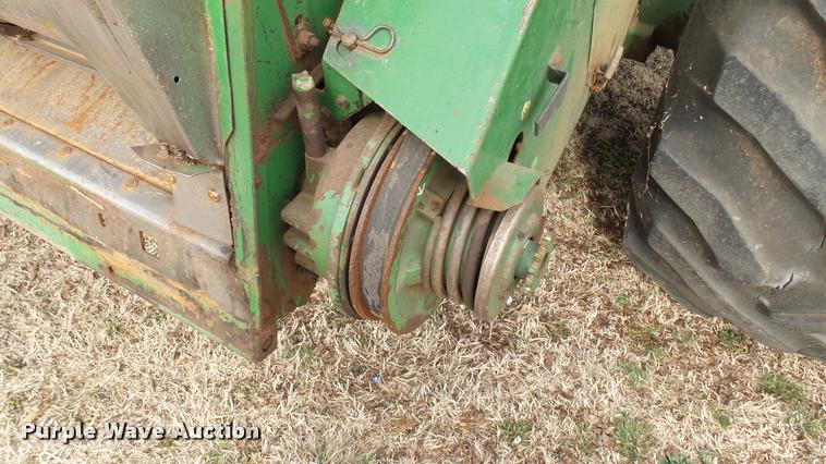 image for item DA0391 1982 John Deere 8820 Turbo combine
