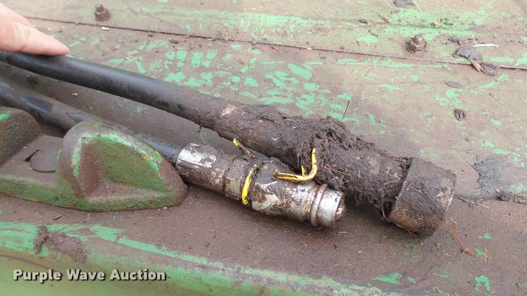 image for item DA0391 1982 John Deere 8820 Turbo combine