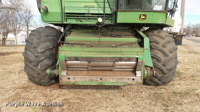 image for item DA0391 1982 John Deere 8820 Turbo combine