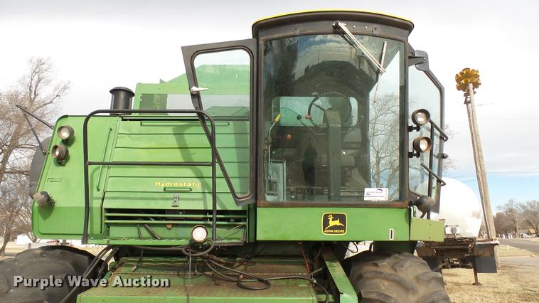 image for item DA0391 1982 John Deere 8820 Turbo combine