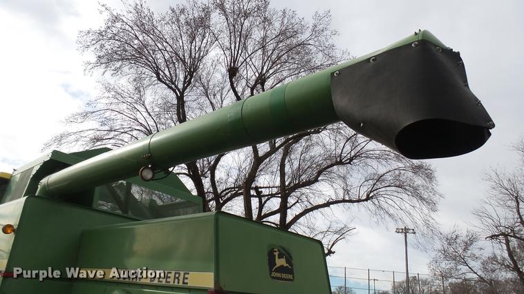 image for item DA0391 1982 John Deere 8820 Turbo combine