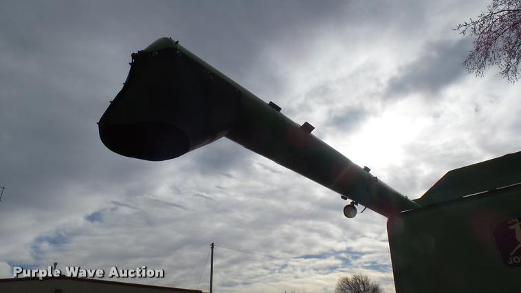 image for item DA0391 1982 John Deere 8820 Turbo combine