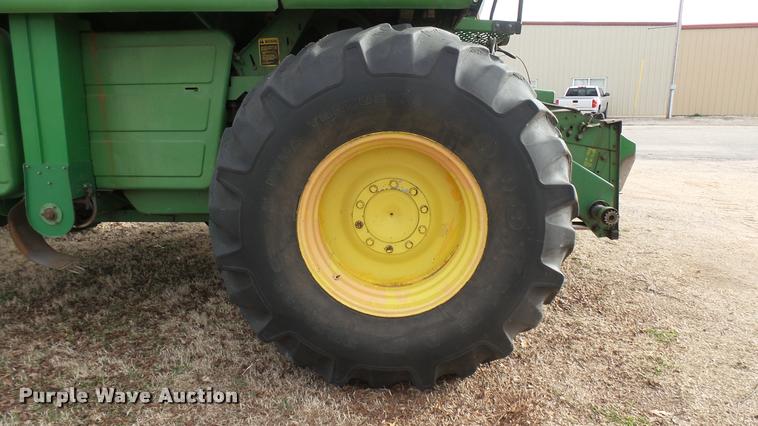 image for item DA0391 1982 John Deere 8820 Turbo combine