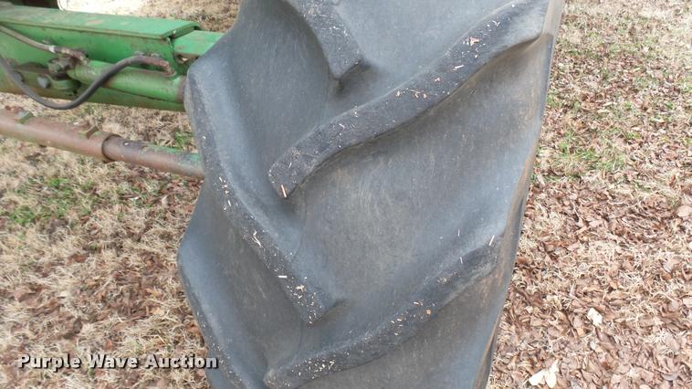 image for item DA0391 1982 John Deere 8820 Turbo combine