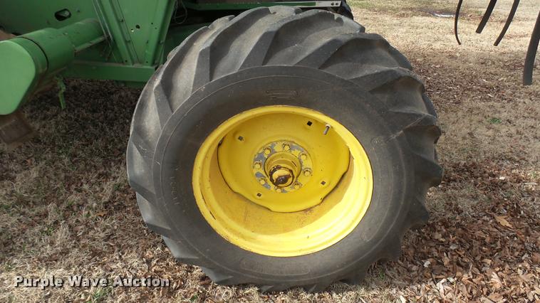 image for item DA0391 1982 John Deere 8820 Turbo combine