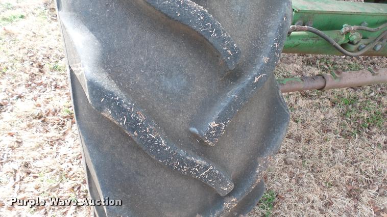 image for item DA0391 1982 John Deere 8820 Turbo combine