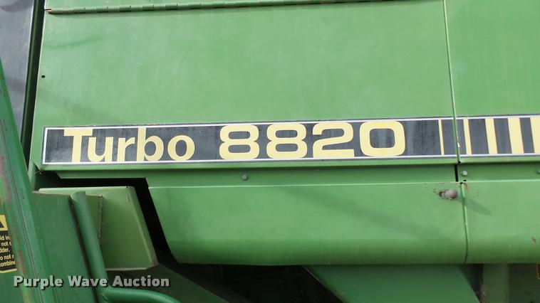 image for item DA0391 1982 John Deere 8820 Turbo combine